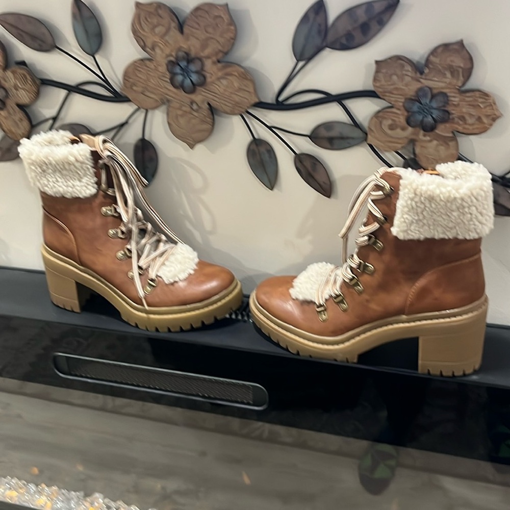 Universal Threads Boots Nwot, Size 10, Memory Foa… - image 1